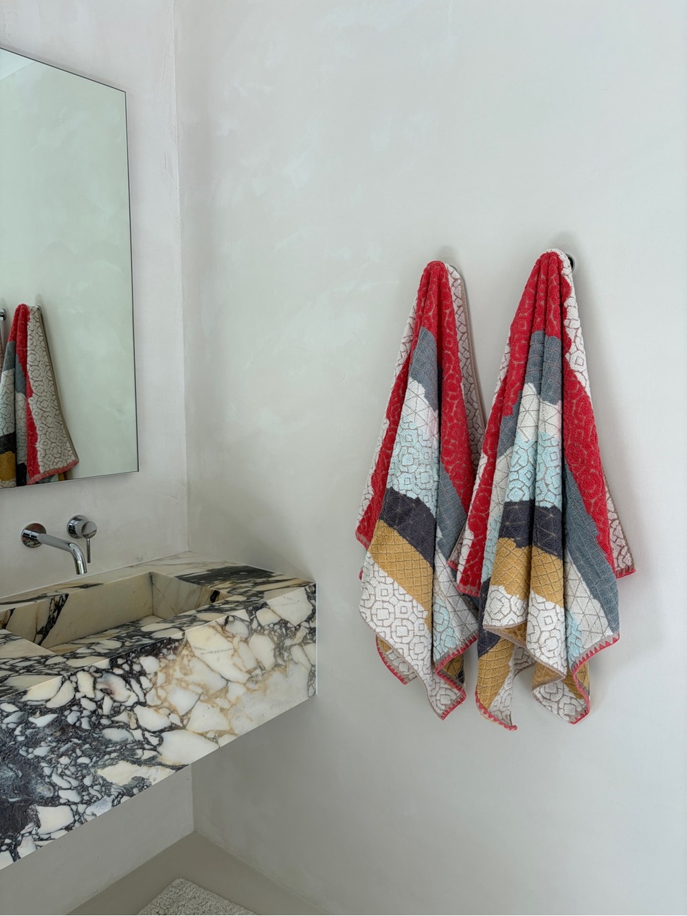 NWOT Anthropologie Sechura Towels (set of 2)